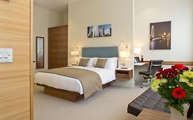 Suffolk Lane Apartment By Bridgestreet